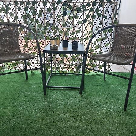 Vivian'S Deluxe Apartment باترا المظهر الخارجي الصورة