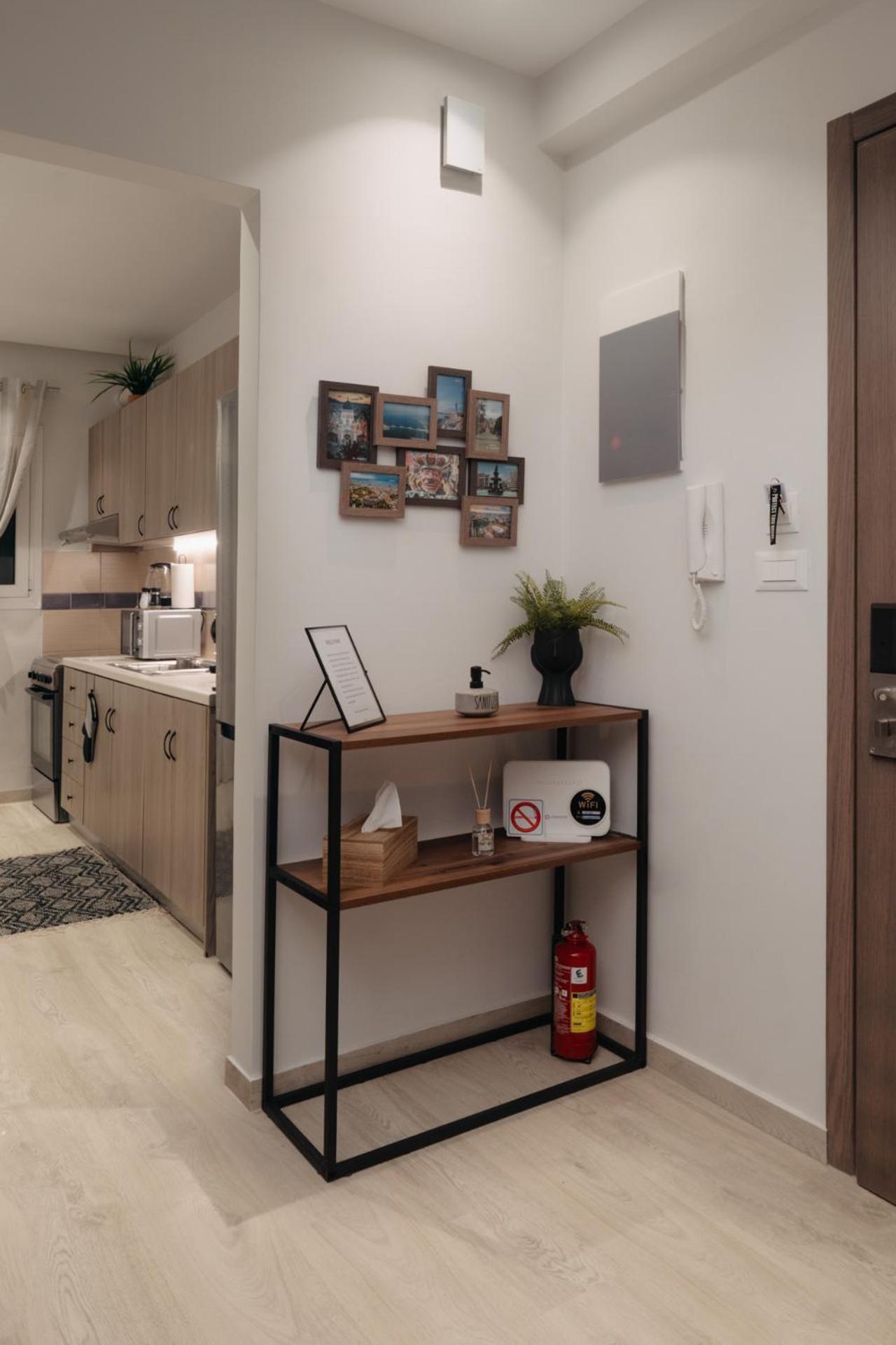 Vivian'S Deluxe Apartment باترا المظهر الخارجي الصورة