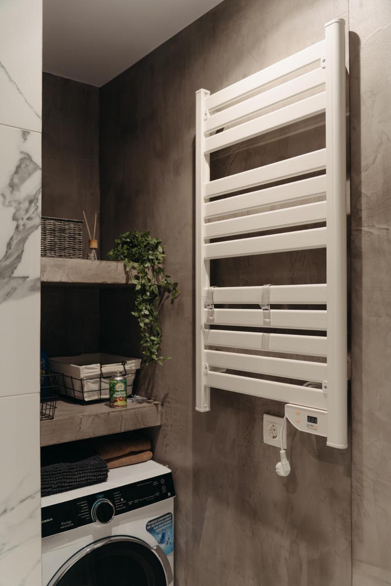 Vivian'S Deluxe Apartment باترا المظهر الخارجي الصورة
